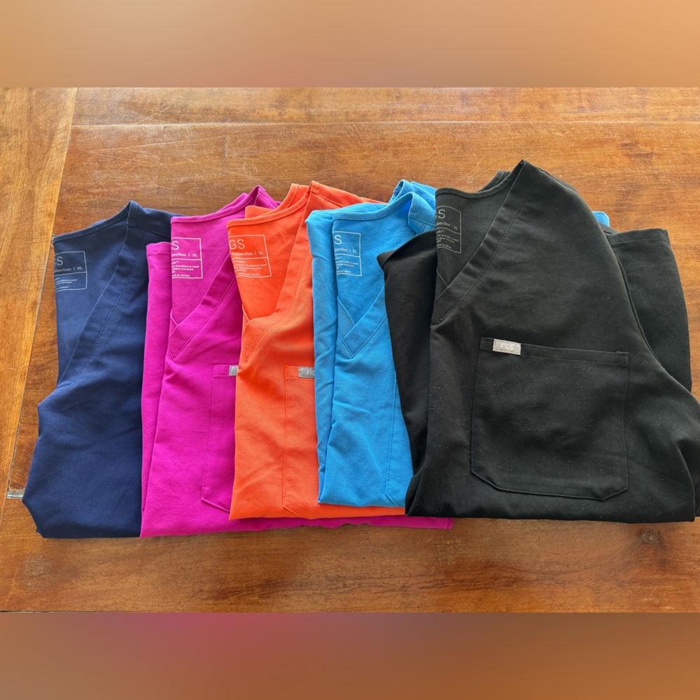 FIGS Scrub Tops - Women’s XL